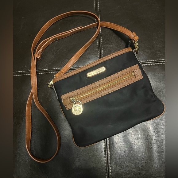 Michael Kors Kempton Black Nylon Tan Leather Gold Tone Lock Crossbody Bag Purse - Picture 2 of 6